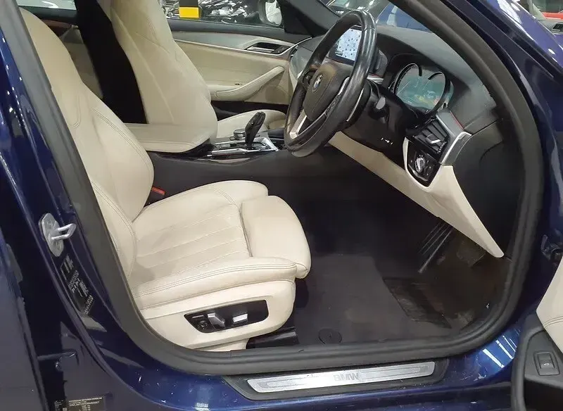 Used BMW 520 Basis 2018 Mediteranean blue Estate