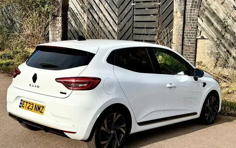 Used Renault Clio Engineered 145 HP (106 kW) 2023 White Hatchback
