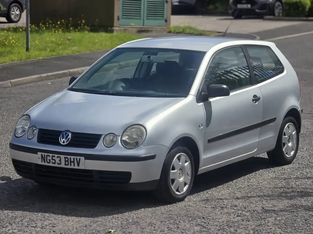 Used VW Polo 65 HP (47 kW) 2003 Silver Hatchback