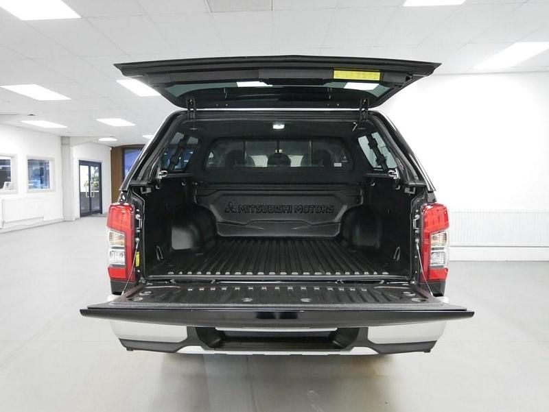 Used Mitsubishi L200 150 HP (110 kW) 2020 Black Pickup