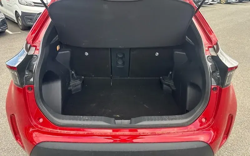 Used Toyota Yaris Cross Design 116 HP (85 kW) 2023 Red SUV