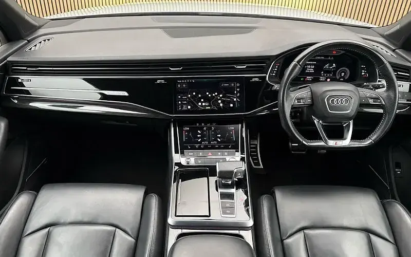 Used Audi Q7 Black Edition 231 HP (169 kW) 2020 White SUV
