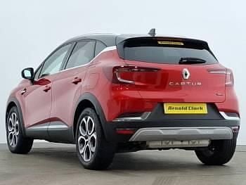 Begagnad Renault Captur Techno 160 HK (117 kW) 2023 Röd SUV
