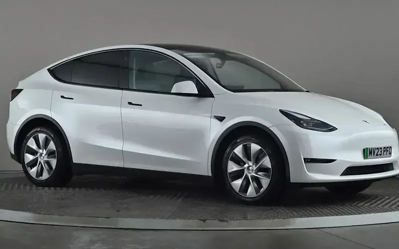 Używany Tesla Model Y Long Range AWD 286 kW (389 KM) 2025 SUV