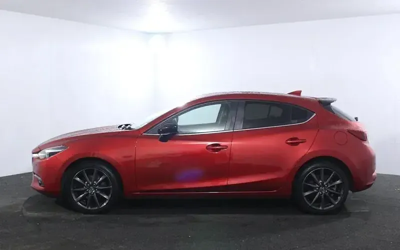 Used Mazda 3 Inclusive 121 HP (88 kW) 2018 Red Hatchback