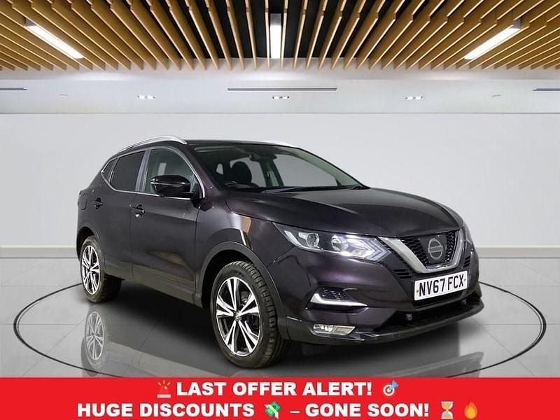 Black Used 2018 Nissan Qashqai N-Connecta SUV | £9,749 (Good price) - Image 1/4