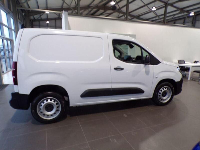 White New 2024 Peugeot Partner S MPV | £15,999 (Good price) - Image 1/4