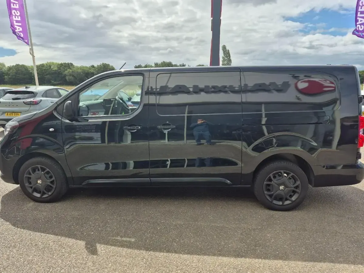 Used Vauxhall Vivaro 143 HP (105 kW) 2025 Black MPV