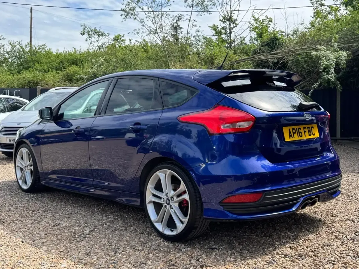 Używany Ford Focus ST 185 KM (136 kW) 2016 Niebieski Hatchback