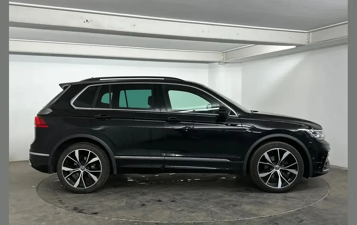 Used VW Tiguan R-line 150 HP (110 kW) 2021 Black SUV