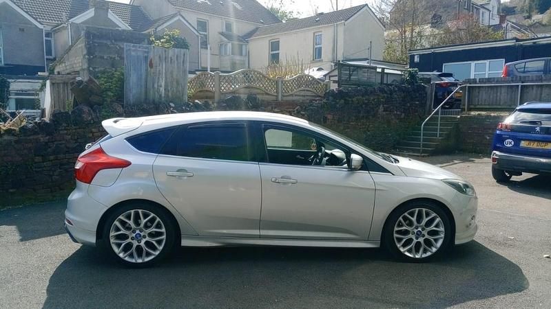 Used Ford Focus Zetec 2013 Silver Hatchback