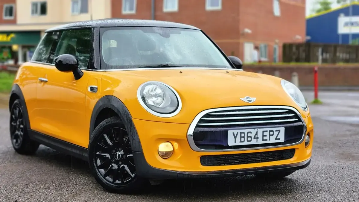 Usado Mini Cooper D Hatch 116 HP (85 kW) 2015 Laranja Citadino
