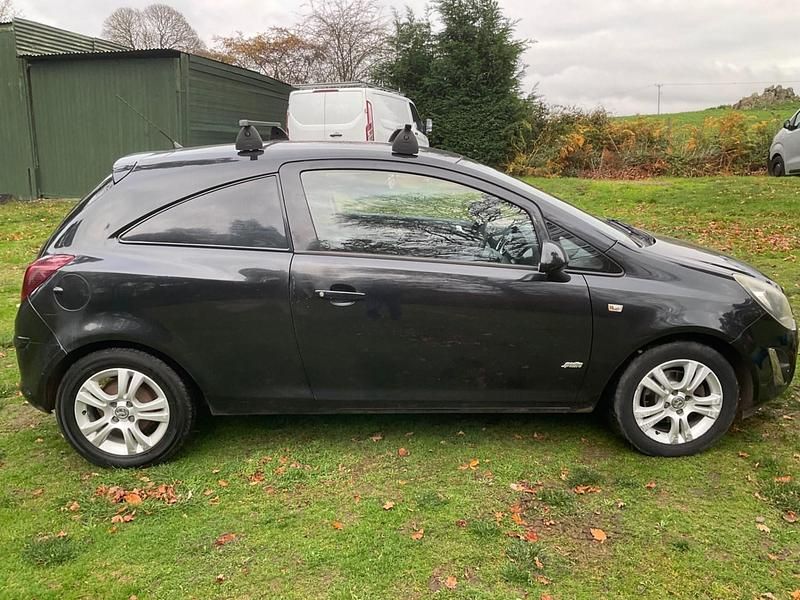 Second-hand Vauxhall Corsa Sportive 95 CP (69 kW) 2014 Negru Hatchback