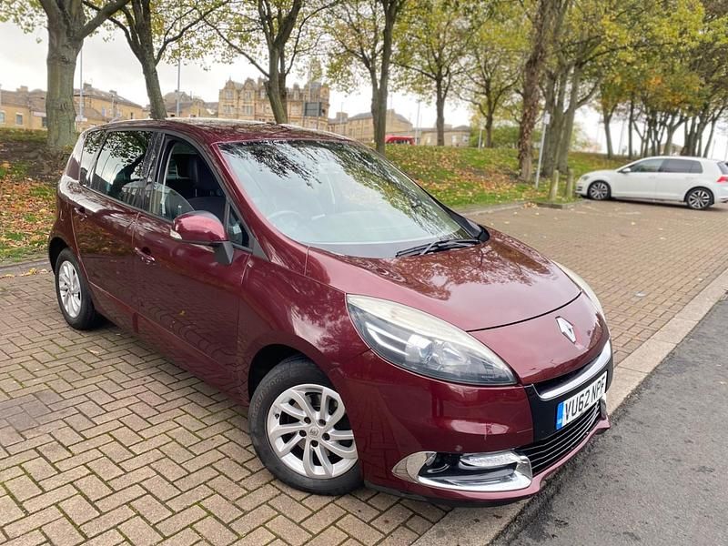 Red Used 2012 Renault Scénic III Dynamique MPV | £3,245 (Good price) - Image 1/4