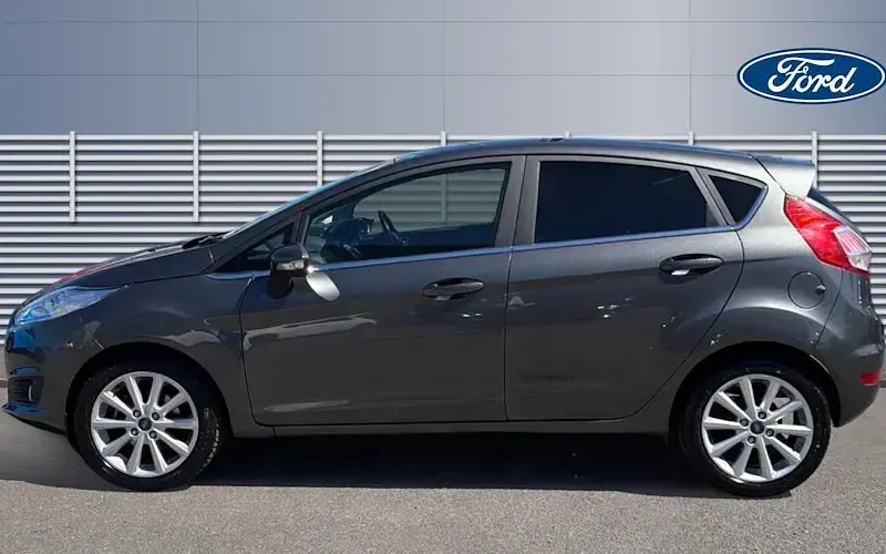 Begagnad Ford Fiesta Titanium 101 HK (74 kW) 2017 Grå Halvkombi
