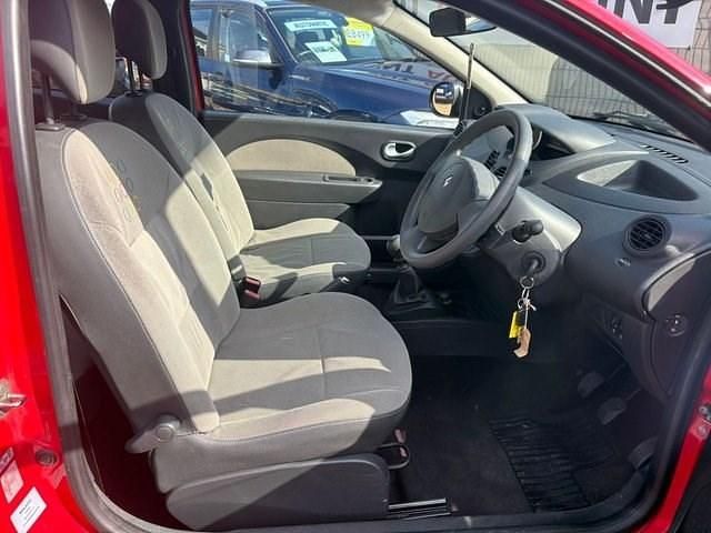 Usado Renault Twingo Expression 60 HP (44 kW) 2010 Vermelho Citadino