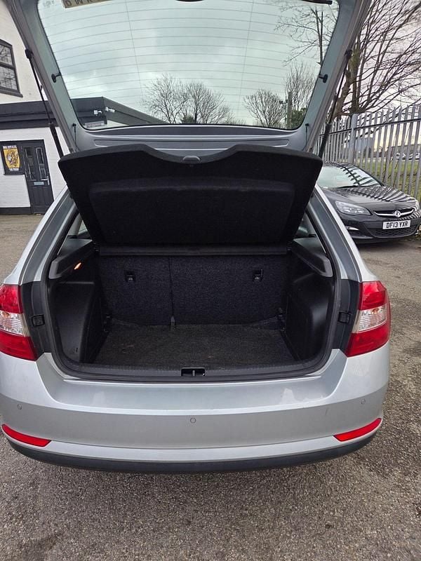 Usado Skoda Rapid SE 110 HP (80 kW) 2014 Prateado Citadino