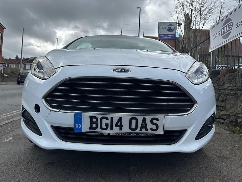 Used Ford Fiesta Zetec 82 HP (60 kW) 2014 White Hatchback
