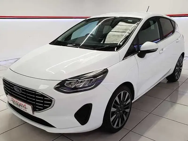 Begagnad Ford Fiesta Titanium 2022 Vit Halvkombi