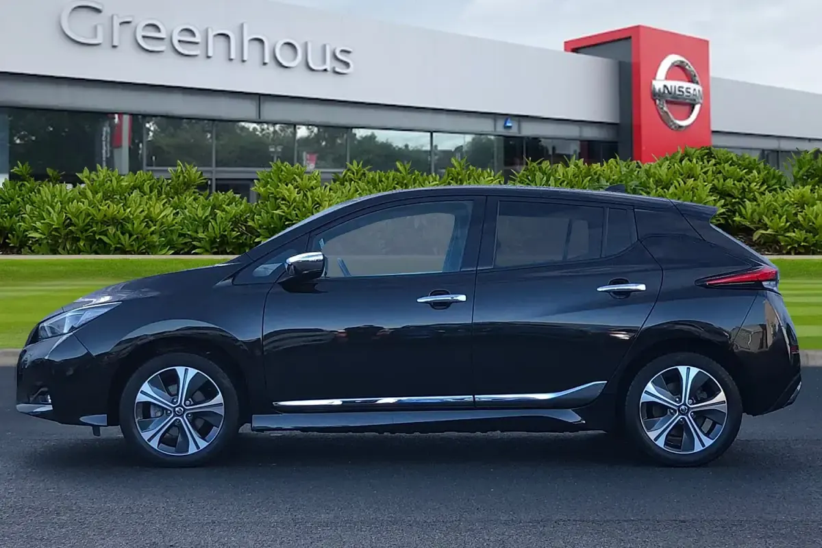 Used Nissan Leaf N-Connecta 160 kW (218 HP) 2021 Black Hatchback