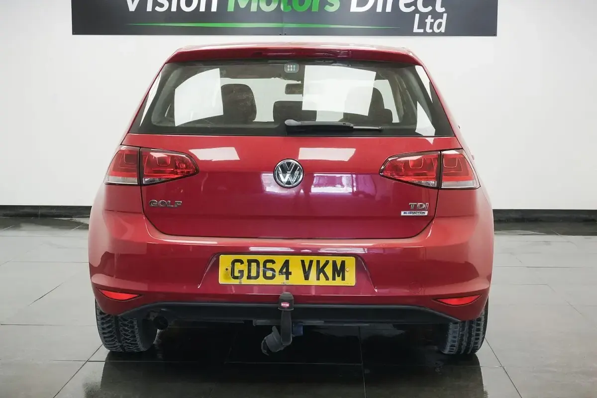 Used VW Golf VII S 105 HP (77 kW) 2015 Red Hatchback