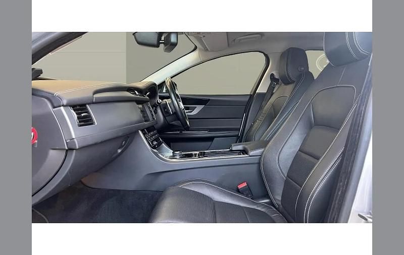 Used Jaguar XF Sportbrake R-Sport 177 HP (130 kW) 2018 Silver Estate