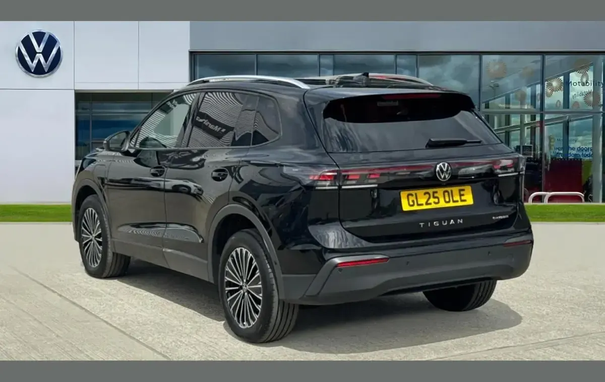 Używany VW Tiguan Match 200 KM (147 kW) 2025 Czarny SUV