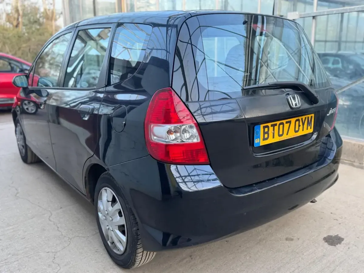 Second-hand Honda Jazz S 78 CP (57 kW) 2007 Negru Hatchback