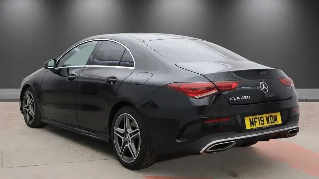 Usado Mercedes CLA220 AMG line 190 CV (139 kW) 2019 Negro Berlina