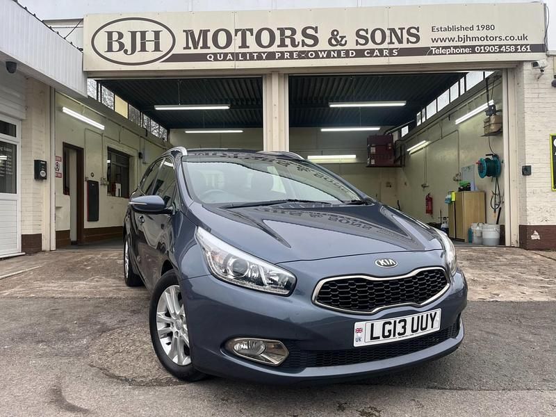 Blue Used 2013 Kia Ceed Hatchback | £4,995 (Fair price) - Image 1/4