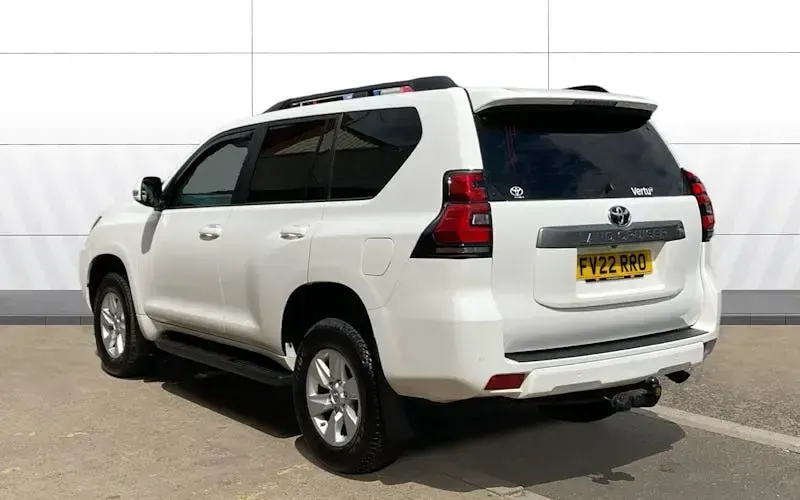 Used Toyota Land Cruiser Active 204 HP (150 kW) 2022 White Estate