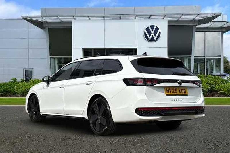 Used VW Passat R-line 150 HP (110 kW) 2025 White Estate