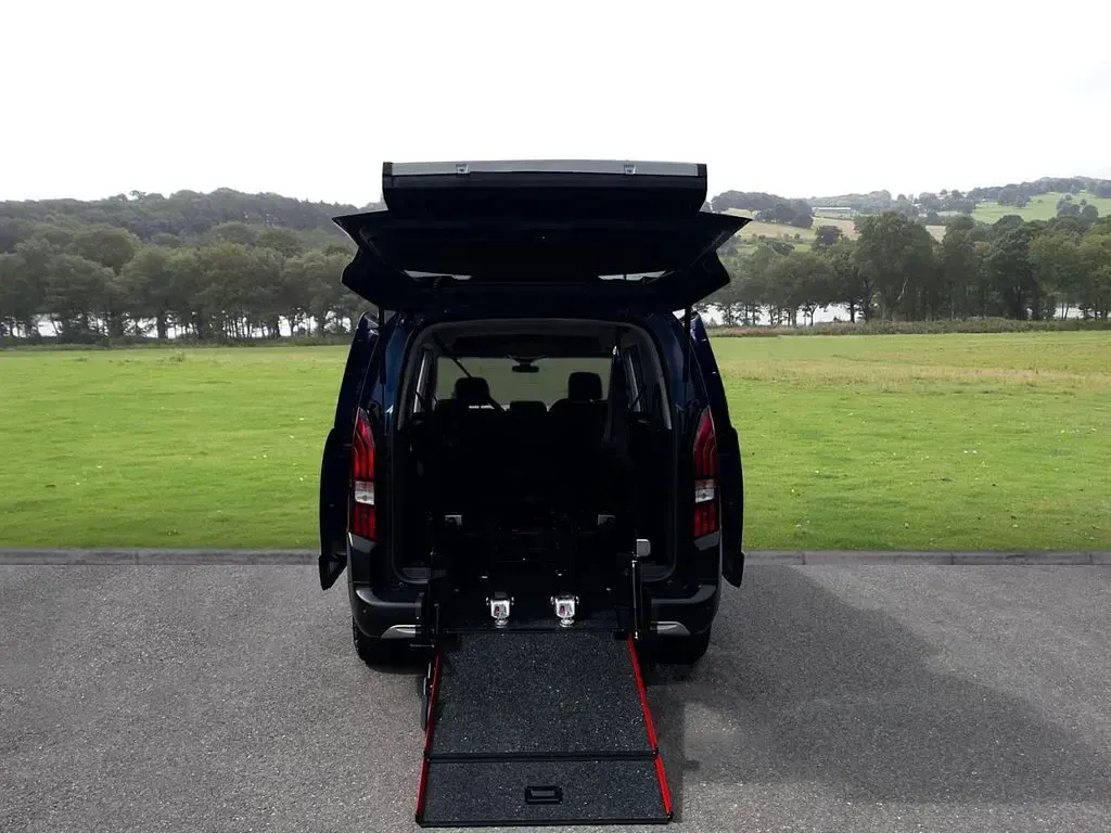 Used Peugeot Rifter Allure 131 HP (96 kW) 2021 Blue MPV
