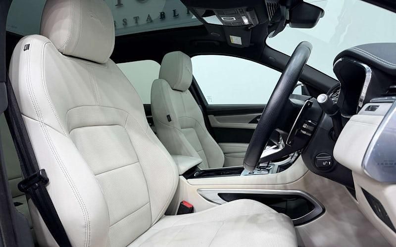 Begagnad Jaguar F-Pace R-Dynamic 404 HK (297 kW) 2022 Svart SUV