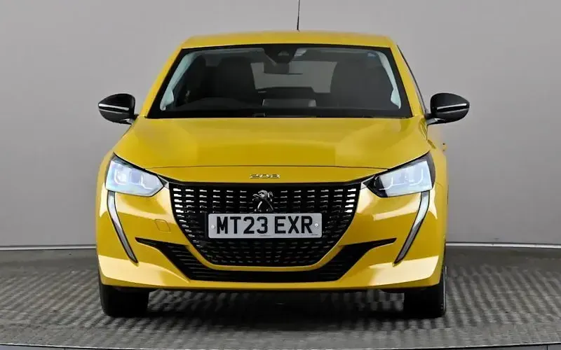 Używany Peugeot 208 Active+ 102 KM (75 kW) 2023 Żółty Hatchback