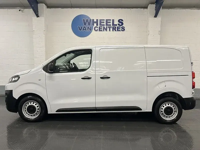 Used Citroën Dispatch 100 HP (73 kW) 2023 White MPV