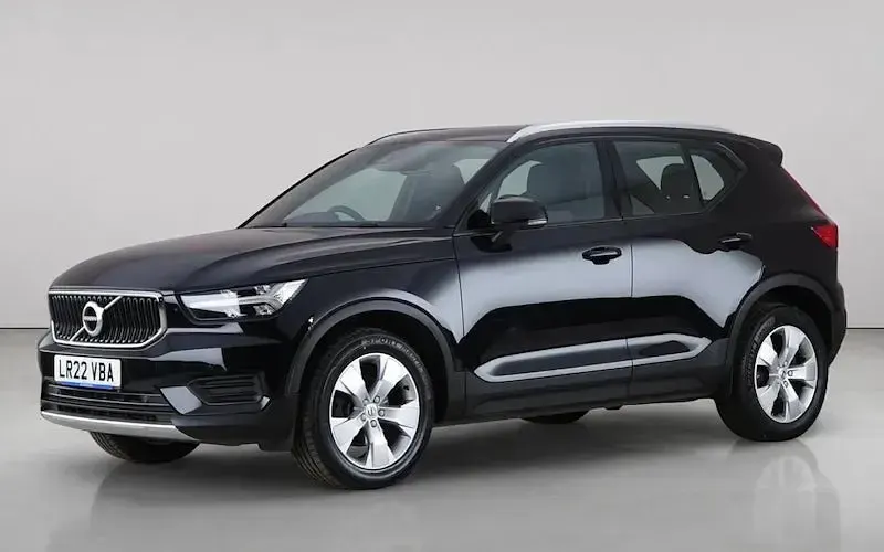 Used Volvo XC40 Momentum 163 HP (119 kW) 2021 Black SUV