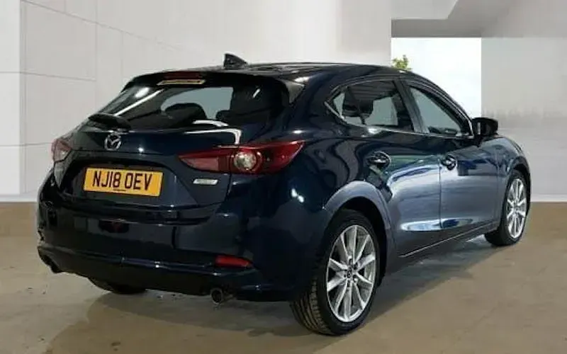 Used Mazda 3 Inclusive 120 HP (88 kW) 2018 Blue Hatchback