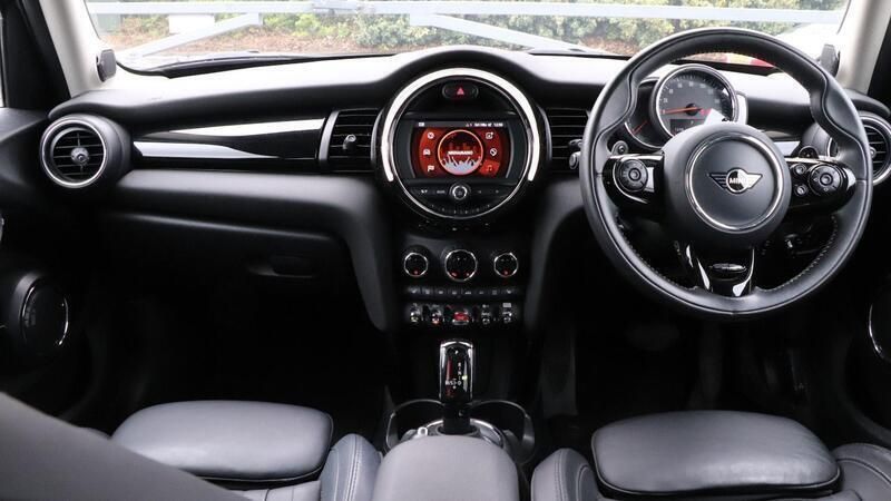 Usado Mini Cooper S Exclusive 189 HP (139 kW) 2020 Preto Citadino