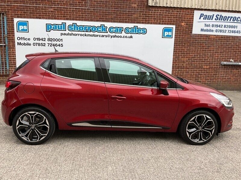 Red Used 2017 Renault Clio IV Dynamique Hatchback | £8,695 (Fair price) - Image 1/4