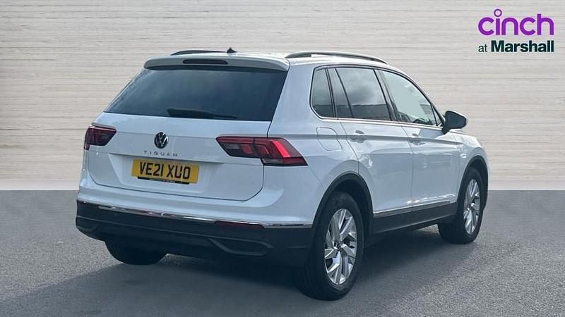 Used VW Tiguan Life 150 HP (110 kW) 2021 Pure white SUV