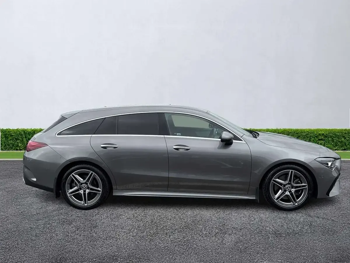 Begagnad Mercedes CLA200 Executive 2024 Grå Kombi