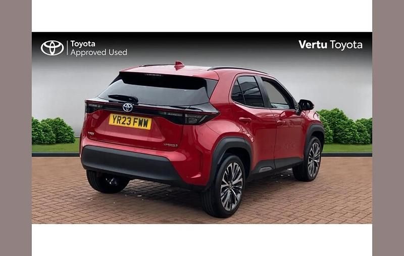 Used Toyota Yaris Cross 113 HP (83 kW) 2023 Red SUV