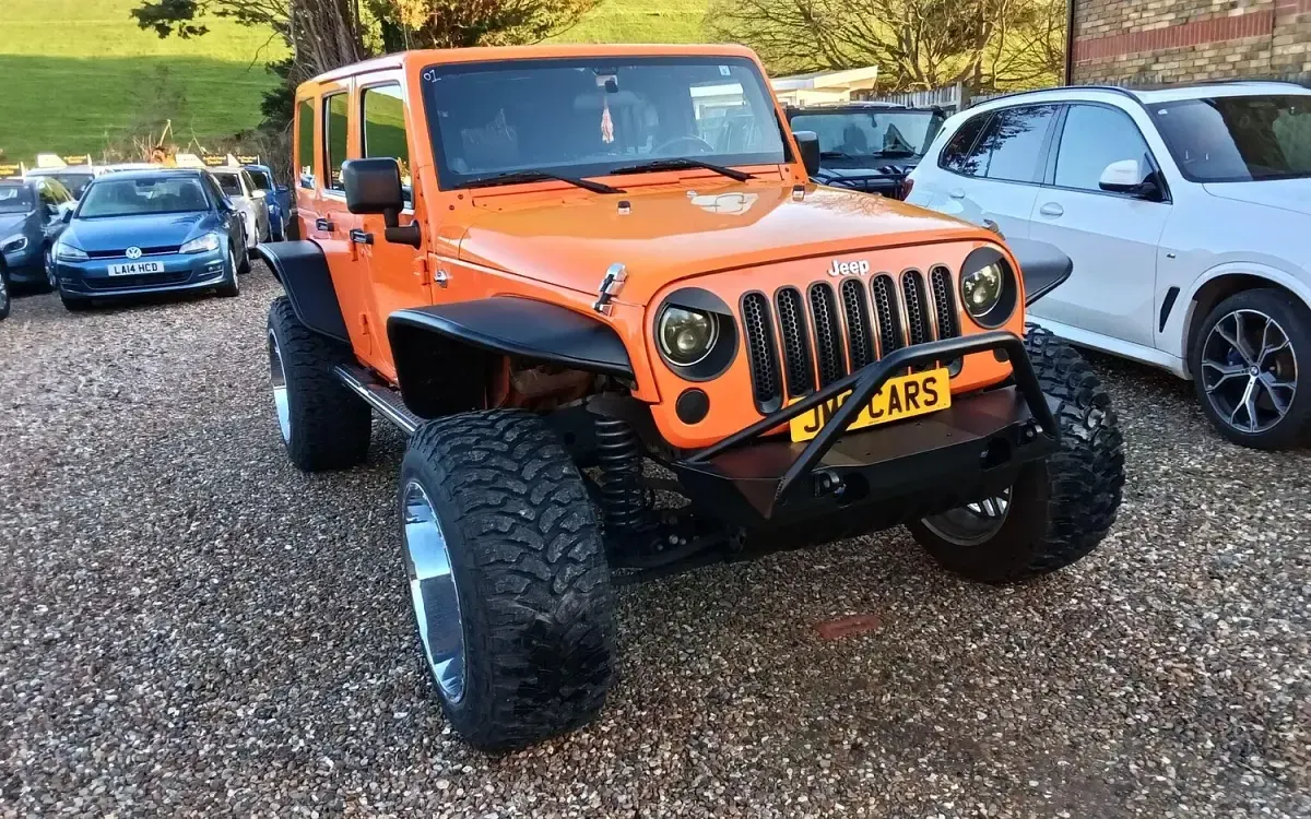 Used Jeep Wrangler Sahara 280 HP (205 kW) 2012 Orange SUV