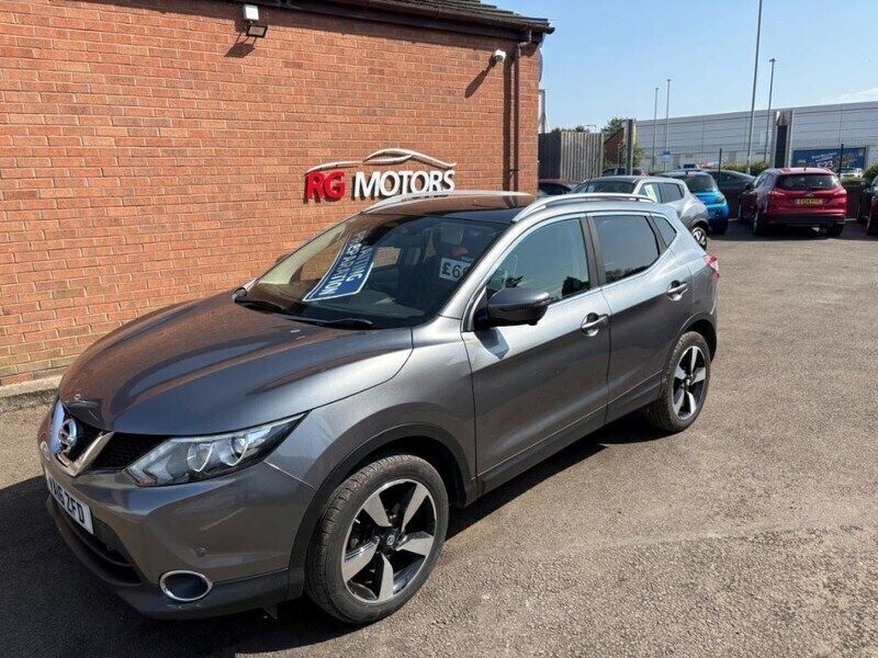 Grey Used 2016 Nissan Qashqai N-Connecta SUV | £6,995 (Good price) - Image 1/4