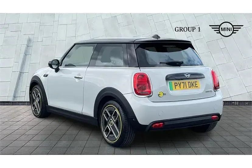 Used Mini Cooper S Level 2 135 kW (184 HP) 2021 White silver Hatchback