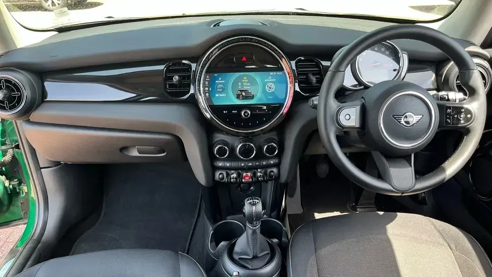 Used Mini ONE Classic 101 HP (74 kW) 2022 Green Hatchback