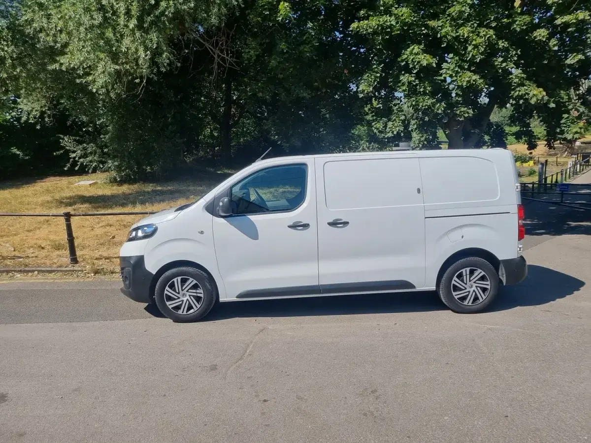 Used Vauxhall Vivaro Edition 100 HP (73 kW) 2019 White MPV