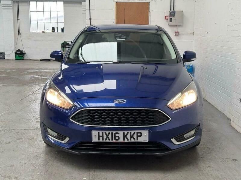 Used Ford Focus Titanium 120 HP (88 kW) 2016 Blue Hatchback