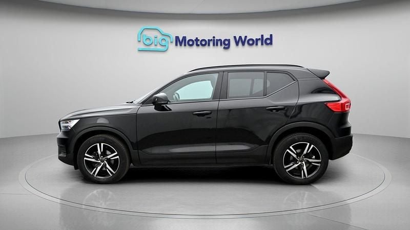 Used Volvo XC40 R-Design 161 HP (118 kW) 2022 Black SUV